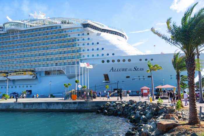 Ocean Cruise Ship Ocean Cruise Ship